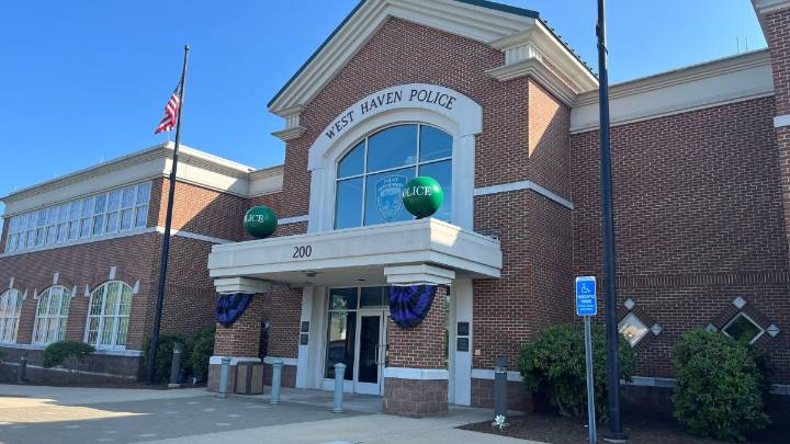 Police warn of purse snatchings in West Haven