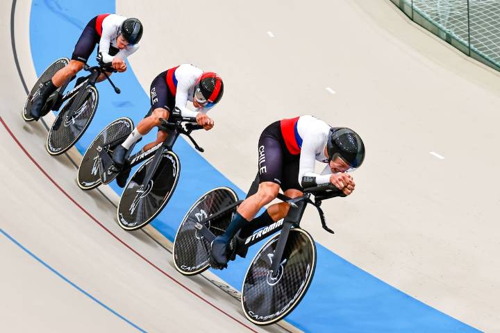 Hizo historia en el inicio del Mundial de Ciclismo Pista y deja este potente mensaje: “En Chile partimos desde un peldaño mucho más abajo”