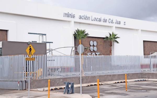 Se van a paro aquí empleados del SAT