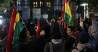 Bolivia: Un grupo de personas protesta ante ente electoral contra resultados de la segunda vuelta | Rodrigo Paz 