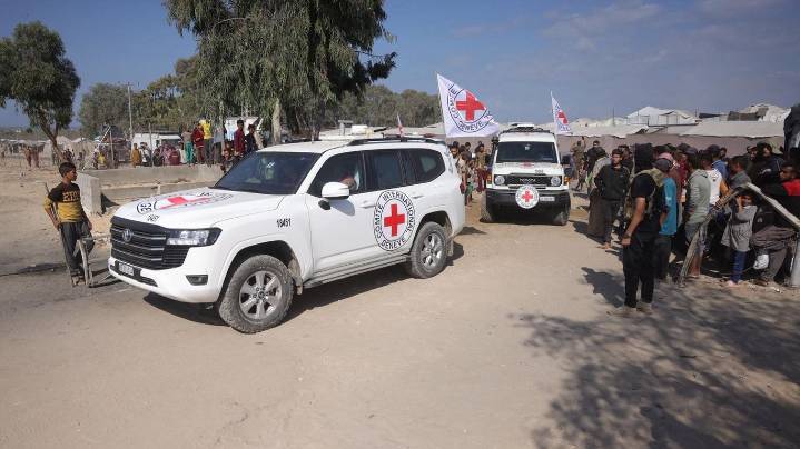 Hamas returns bodies of 4 more hostages after Israel threatens aid cut