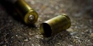 Comando armado ataca vivienda y deja mensaje amenazante