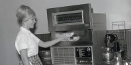 El microondas cumple 80 años, de un hallazgo accidental a revolucionar la cocina