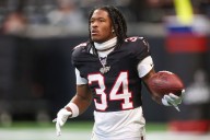 Giants finally add wide receiver help, sign shifty veteran to practice squad