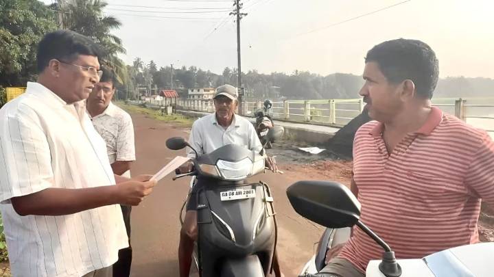 AAP Curtorim Team Surveys Crop Damage Caused by Heavy Rains