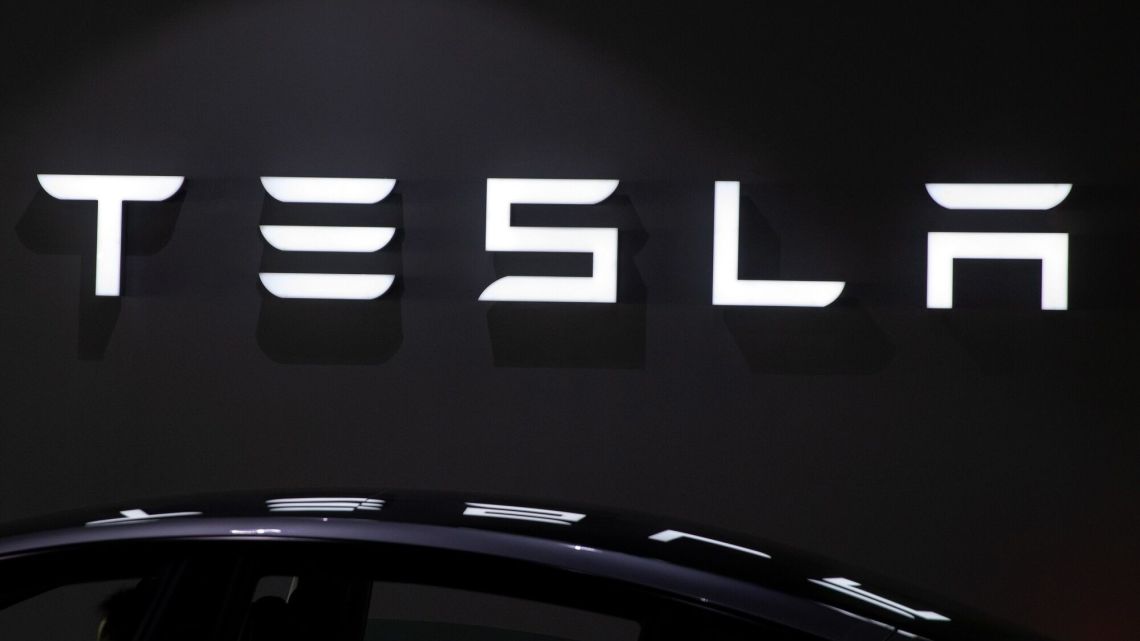 Acciones de Tesla suben tras publicaciones crípticas que anticipan presentación de producto
