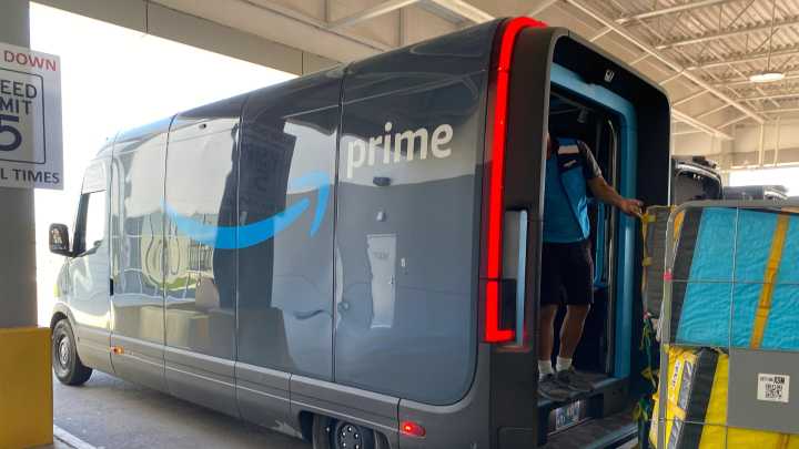 Amazon, Arizona's third biggest employer to cut 14K jobs