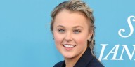 JoJo Siwa Demands Fans Stop Taking Selfies With Boyfriend Chris Hughes During Her Show | Chris Hughes, jojo siwa 