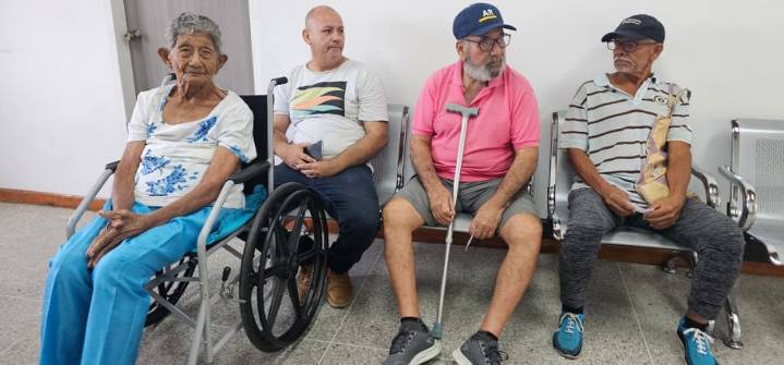 Adultos mayores recibieron atención especializada en Casa de los Abuelos