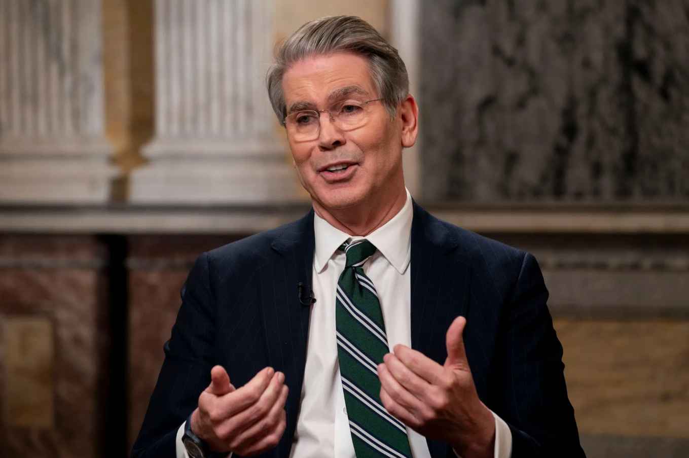 Secretario del Tesoro de Estados Unidos  acusa a China de querer dañar la economía global