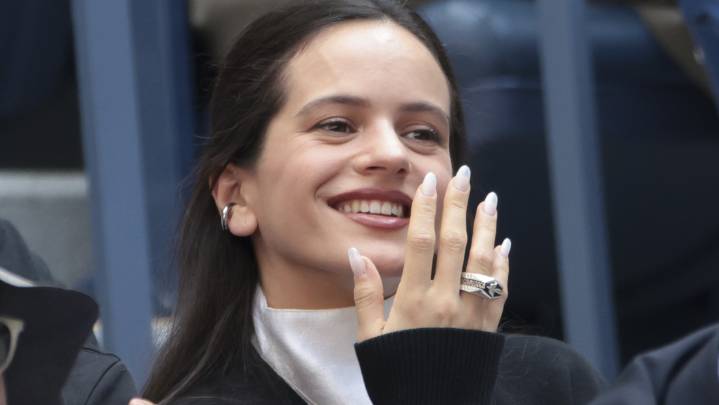 Rosalía revela la partitura de su nueva canción y desata una avalancha de ‘covers’ que arrasan en internet ¡Descubre los impresionantes resultados!