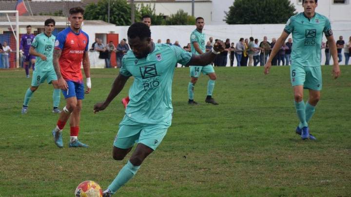 El Badajoz se desata con un 0-3 en la visita a Pueblonuevo