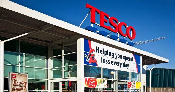 Exact dates and deadlines for booking Tesco Christmas delivery slots in 2025