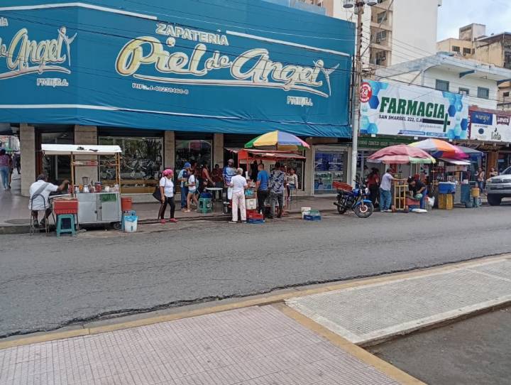 Comerciantes laboraron con normalidad este lunes pese a decreto