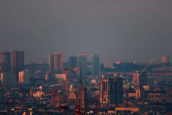 EU auto group pushes hybrids, e-fuels in CO2 emission goal review