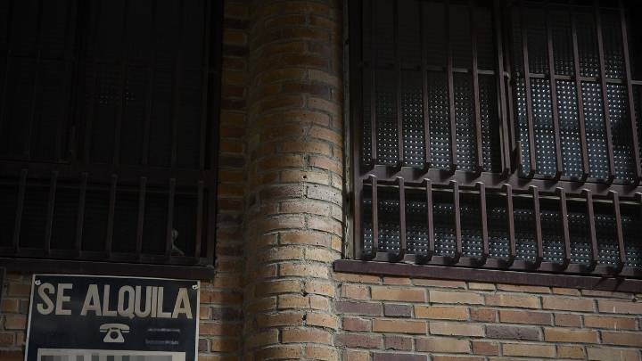 Detenidos dos vecinos de Caravaca de la Cruz por falsificar alquileres para alojar luego a varios migrantes sin papeles en una vivienda