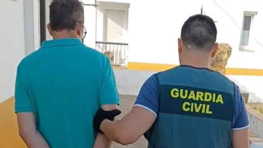 Atropella a su expareja en El Pedroso y huye 30 kilómetros antes de ser detenido