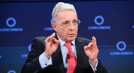 Álvaro Uribe responde a la decisión judicial que ordena investigarlo junto a su hermano Santiago El expresidente calificó la medida como una "compulsa miserable por una declaración fantasiosa, investi