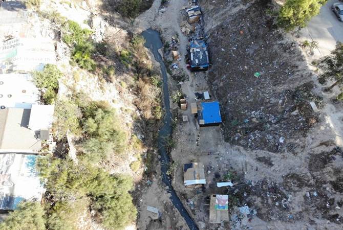 Colocan engomados rojos a 7 casas construidas sobre un acueducto en Vista Alamar