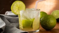 Alerta en Brasil por caipirinha y otras bebidas alcohólicas adulteradas: dos muertes y 200 casos bajo la mira