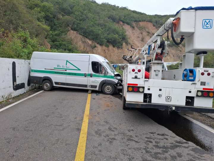 Cierran carretera a Tuxtepec por choque en tramo de Ixtepeji