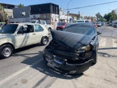 No respeta el alto y termina impactando a otro vehículo en el centro de Torreón