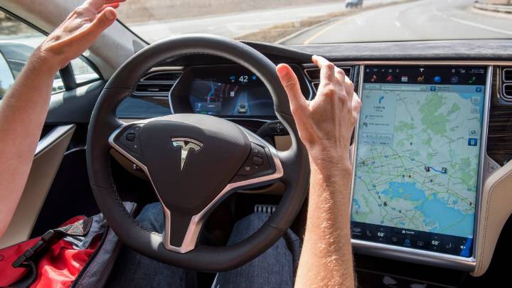 Abren nueva investigación de Tesla tras más incidentes relacionados a su conducción autónoma