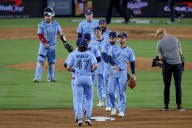 Los Azulejos dejan todo igual en el cuarto juego de la Serie Mundial