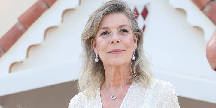 Carolina de Mónaco apuesta por la americana de cuadros que triunfó en las pasarelas y combina con todo el armario