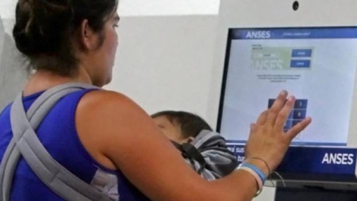 Solo el 1% de los beneficiarios de la AUH son extranjeros