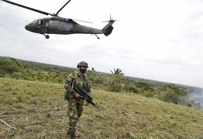 «Está en riesgo la ejecución del contrato»: MinDefensa sobre helicópteros