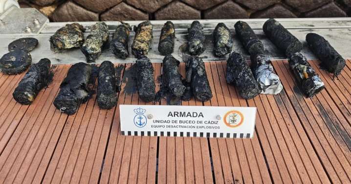 La Armada retira 19 proyectiles hundidos en aguas de Melilla