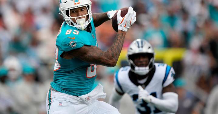 Dolphins place TE Darren Waller on injured reserve with pectoral injury