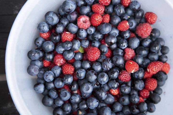 6 Fruits That Help Fight Inflammation Naturally