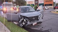 En Nuevo Laredo, abuelita destroza su camioneta nueva chocando a familia en la Paseo Colón