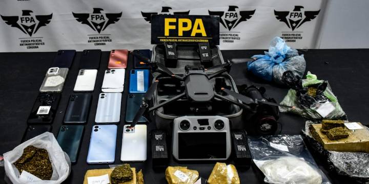 Así actuaba una banda que hacía delivery de drogas con drones en una cárcel de Córdoba: hay 10 detenidos