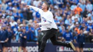 Blue Jays 2015 MVP Josh Donaldson throws first pitch ahead of ALCS Game 2