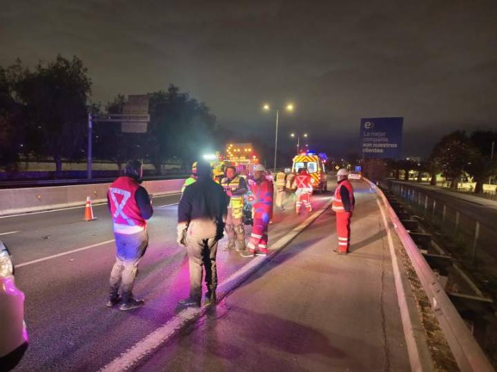Mujer perdió la vida tras ser arrollada por un automóvil en la autopista Costanera Norte