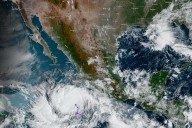 Raymond y Priscilla golpean el Pacífico; el Atlántico también se agita