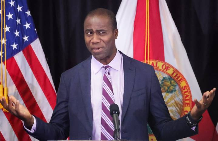 Doctors muffled as Florida moves to end decades of childhood vaccination mandates