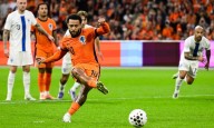 4-0. Depay acerca a Países Bajos al Mundial