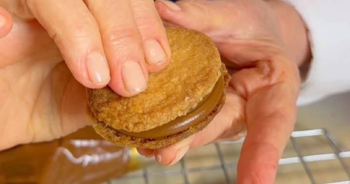 Alfajores de nuez, la receta infalible de Dolli Irigoyen