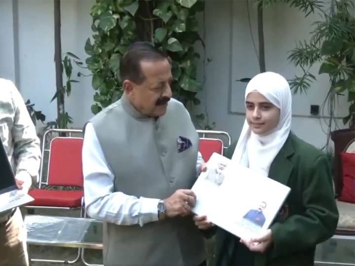 Jitendra Singh distributes free laptops to top