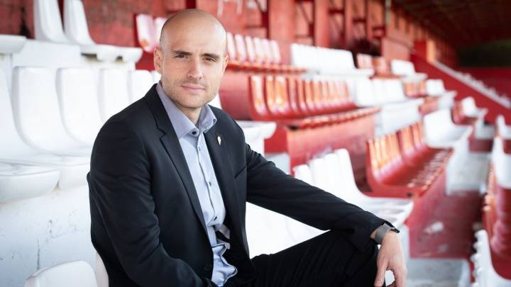 Guerra explica el fichaje de Jiménez, el mal comienzo del B y el despido de Garitano: «Duele la racha de derrotas, el Sporting no puede permitírsela, especialmente la del Albacete»