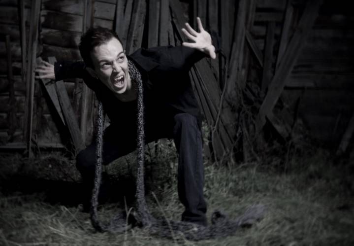 Un vampiro sediento anda suelto, ¡cuidado esta noche y el finde!