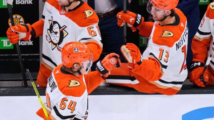 Bruins lose 6th straight game, fall to Ducks 7