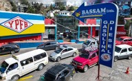 Bolivia autoriza importación privada de combustibles por 3 meses para enfrentar la escasez nacional