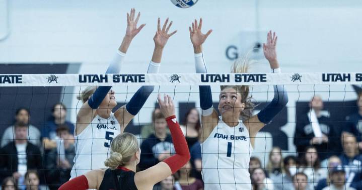 GALLERY: Utah State 3, Fresno State 0 women's volleyball