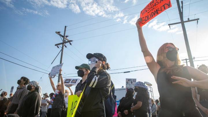 Democratic congressional candidate Kat Abughazaleh indicted over ICE protests outside Chicago