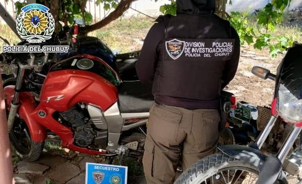 Allanamientos en Rawson terminan con el secuestro de dos motos y elementos vinculados a un robo